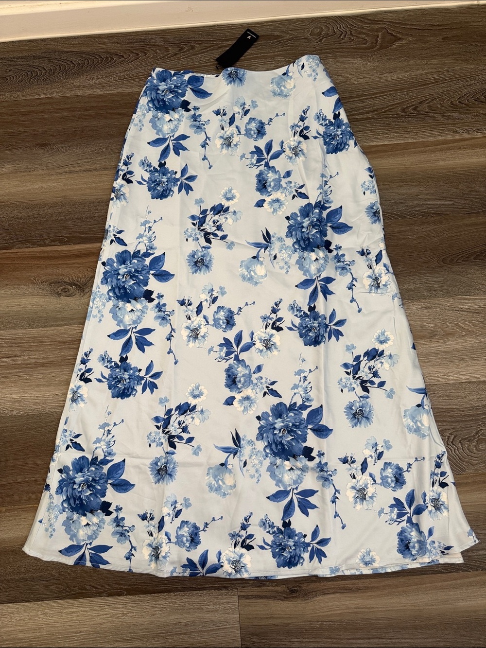 NWT Lulus Charming Excellence Light Blue Floral Satin Midi Skirt - Picture 2 of 4